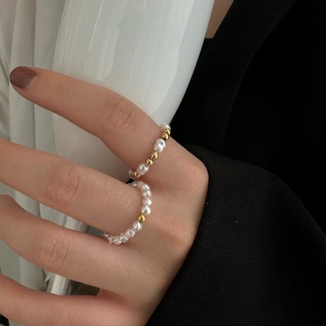 Betsuno-Faux Pearl Bead Ring
