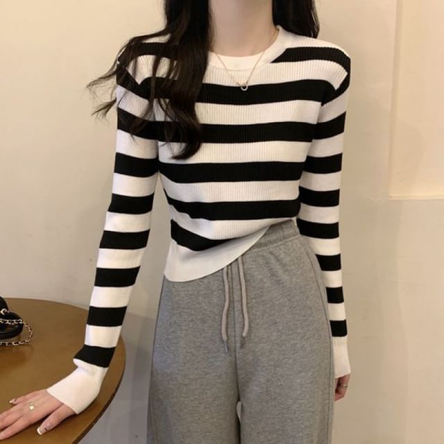Sisyphi-Long-Sleeve Crew Neck Striped Knit Top
