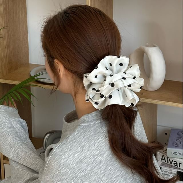 Allyrinta-Dotted Scrunchie