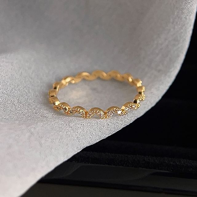 Sharkkira-Rhinestone Ring