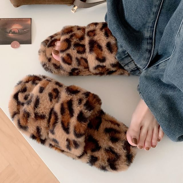 Honkizz-Leopard Print Fluffy Slippers