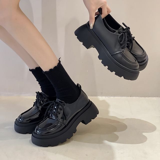 Sleeko-Platform Lace Up Oxfords