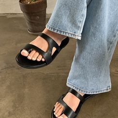 FROMBEGINNING - Toe-Loop Cutout Flip-Flops FROMBEGINNING - Toe-Loop Cutout Flip-Flops