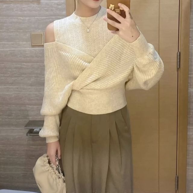 Shinsei-Mock Two-Piece Long-Sleeve Cold Shoulder Knit Top