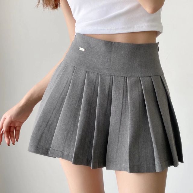 Fashion Menu: 4 Ways to Style Pleated Mini Skirts – THE YESSTYLIST