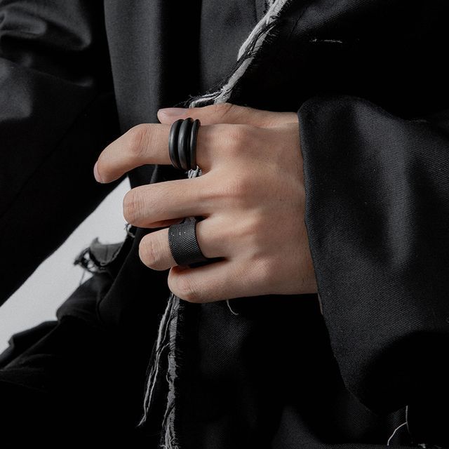 Black Degree-Ring