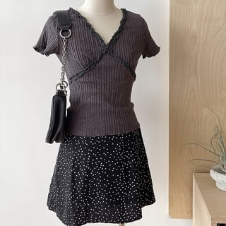 CaraMelody Short-Sleeve V-Neck Ribbed T-Shirt / Mid Rise Dotted Mini A-Line Skirt