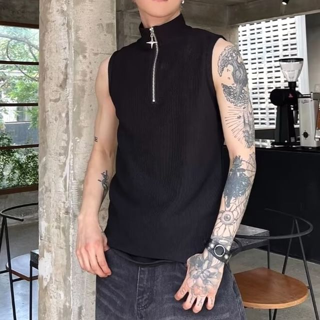 Lingaris-Turtleneck Half Zip Plain Tank Top