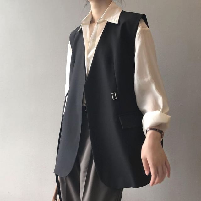 Lewwe-V-Neck Plain Belted Vest