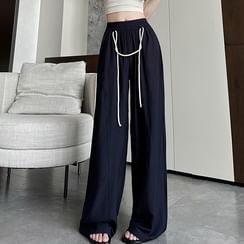 Short-Sleeve Plain T-Shirt / High Rise Wide Leg Pants