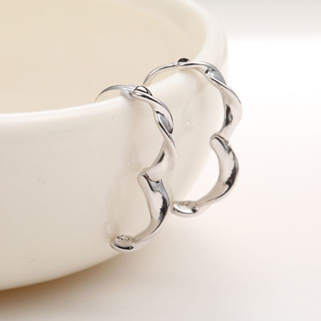 Seirios-Twisted Alloy Huggie Earring