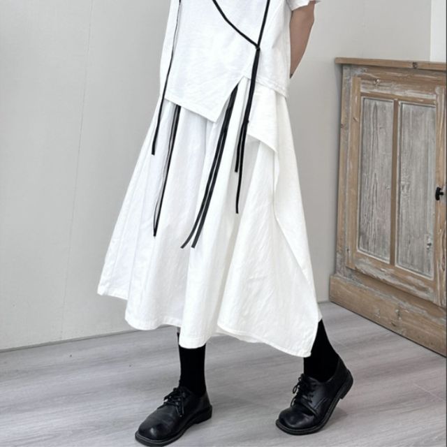 SIMPLE BLACK-High Waist Plain Asymmetrical Culottes