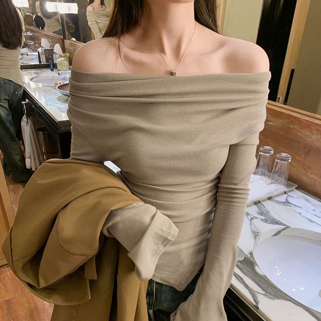 Dragan Pulse-Flared-Sleeve Off-Shoulder Plain Asymmetrical T-Shirt