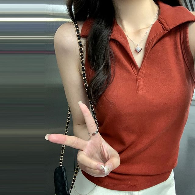 KUMI-Sleeveless Collared Plain Top