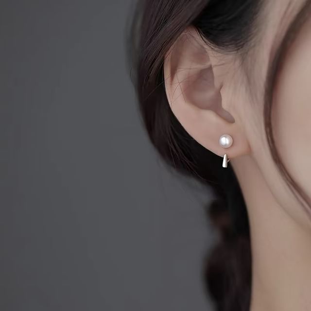 Toinianimos-Sterling Silver Faux Pearl Stud Earring