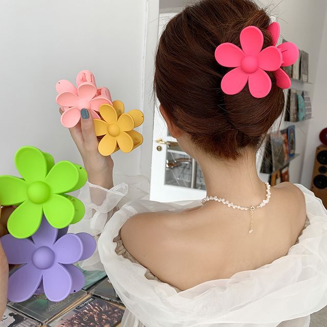 Shinto - Flower Hair Claw | YesStyle