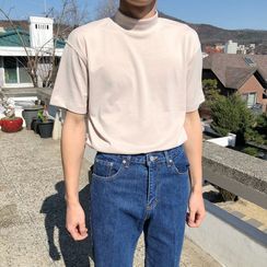 VEAZ - Mock Neck Short-Sleeve T-Shirt VEAZ - Mock Neck Short-Sleeve T-Shirt