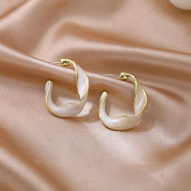 Gaya-Ring Hollow Earring