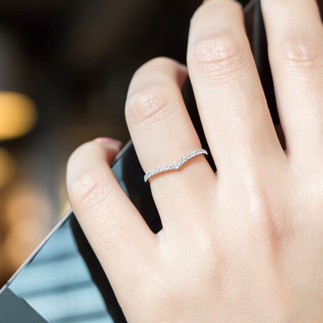 Seirios-V Shape Rhinestone Alloy Open Ring