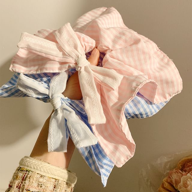 Show Mind-Plaid Scrunchie