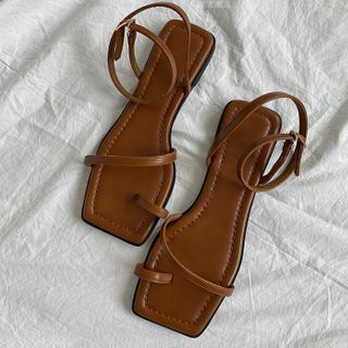 square toe strappy sandals flat