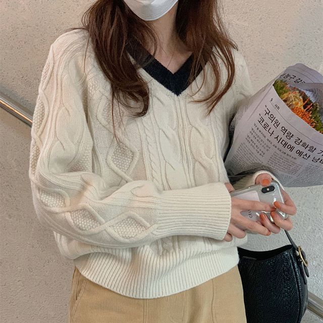Amyway-V-Neck Contrast Trim Cable Knit Sweater