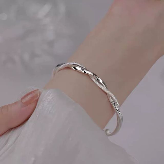 Gaya-Twisted Alloy Open Bangle