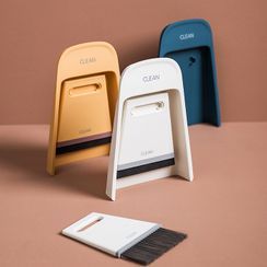 Shaktipat - Set: Plastic Hand Broom + Dustpan Shaktipat - Set: Plastic Hand Broom + Dustpan