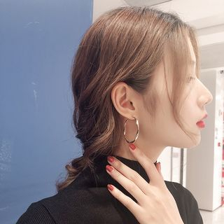 Show Mind-Twisted Hoop Earring