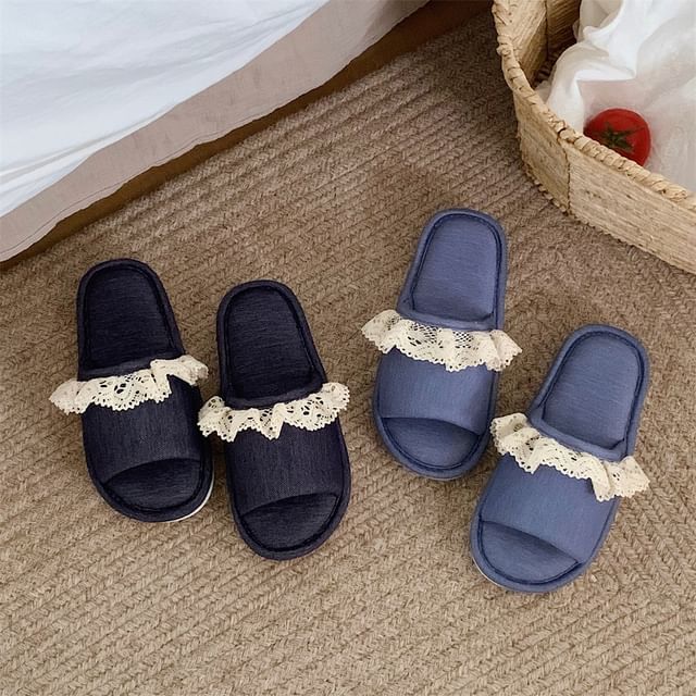 ZORI-Lace Ruffle Slippers