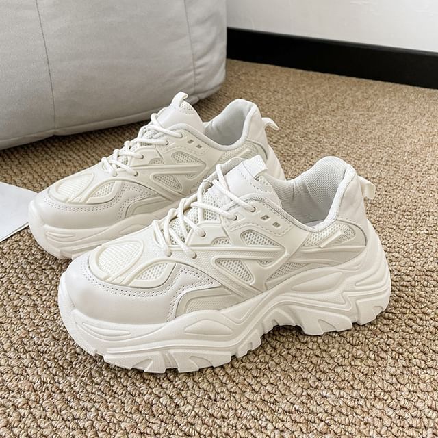 Sleeko-Baskets compensées à lacets unies avec empiècements