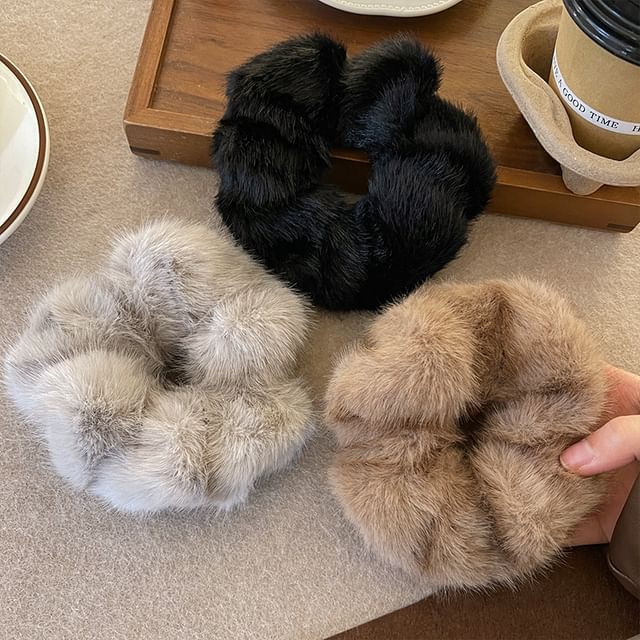 Daeuni-Faux Fur Scrunchie