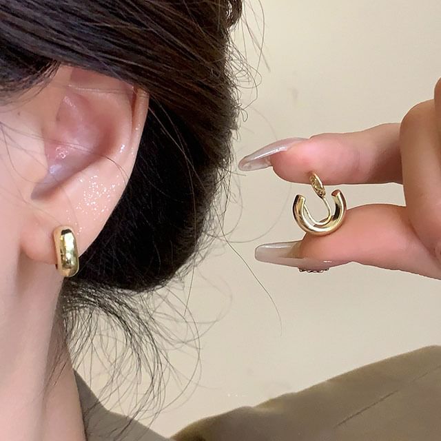 Jael-Hoop Clip-On Earring