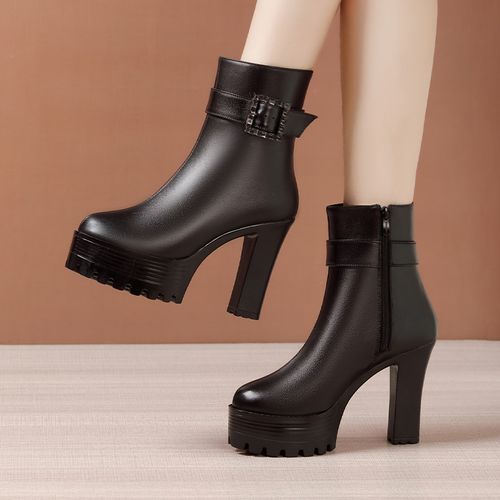 Pointed platform clearance boots