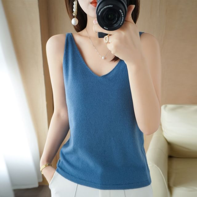 Weelop-V-Neck Plain Knit Tank Top