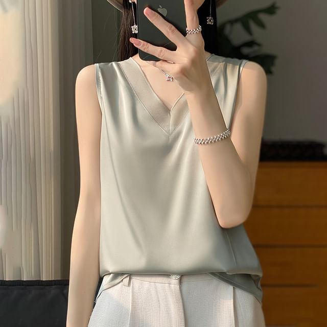 Weelop-V-Neck Plain Mesh Panel Satin Tank Top