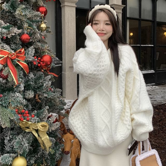 Closette-Round Neck Plain Cable Knitted Oversized Sweater