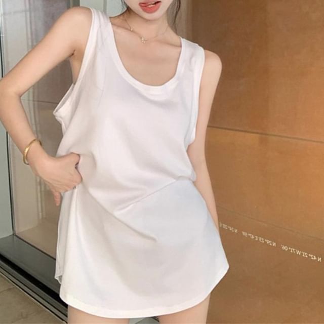 Fabricino-Scoop Neck Plain Tank Top