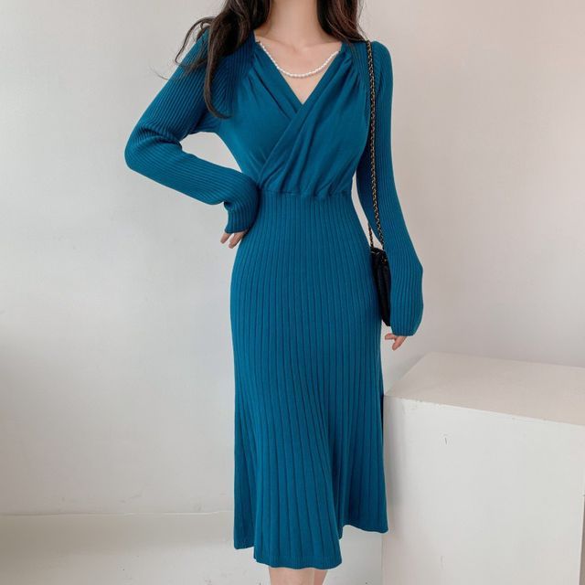 Aurora - Long-Sleeve V-Neck Faux Pearl Chained Plain Ribbed Midi