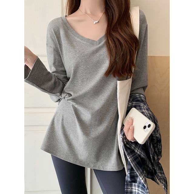 Outame-Long-Sleeve V-Neck T-Shirt