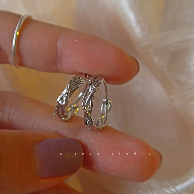 Dashiro-Thorn Sterling Silver Hoop Earring