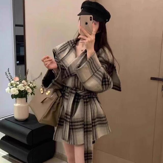 Shinsei-Collared Plaid Concealed Button Tie Front Coat