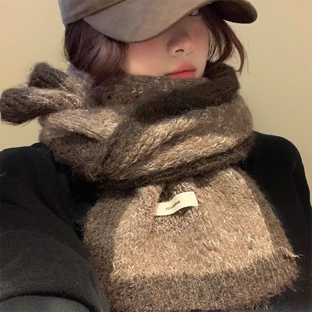 Pompabee-Plaid Knit Scarf