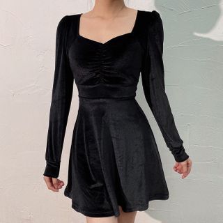 black velvet dress sweetheart neckline