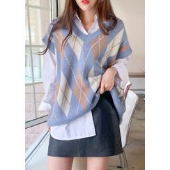 chuu - V-Neck Argyle Knit Vest chuu - V-Neck Argyle Knit Vest