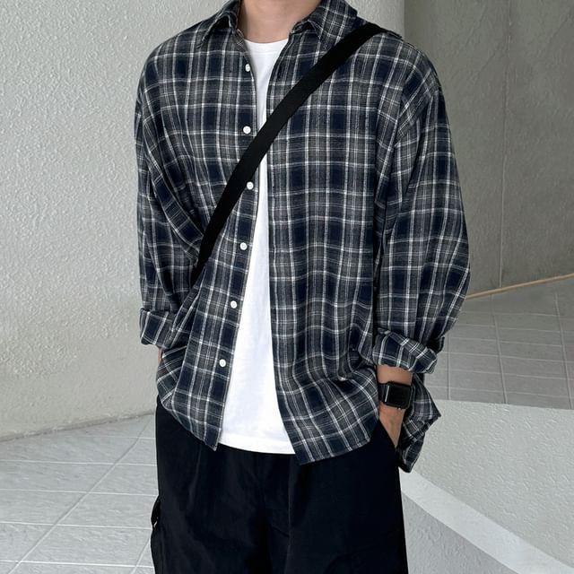Omozando-Long Sleeve Collared Plaid Shirt