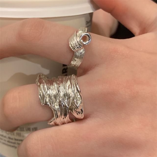 Sharkkira-Metal Wavy Ring
