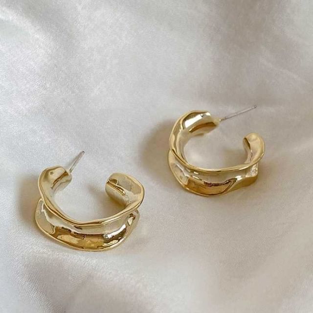 Hansha-Curved Stud Earring