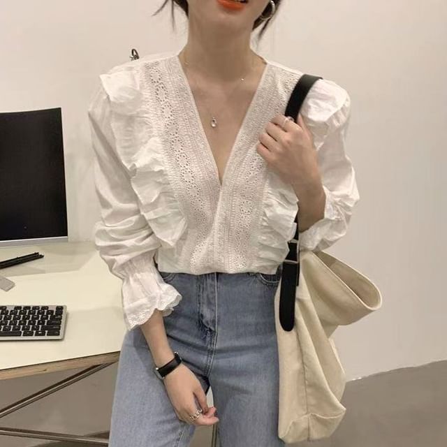 ISSOL-Long-Sleeve V-Neck Lace Blouse