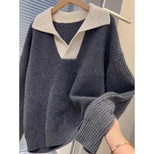 Omibayo-V-Neck Contrast Collar Ribbed Sweater